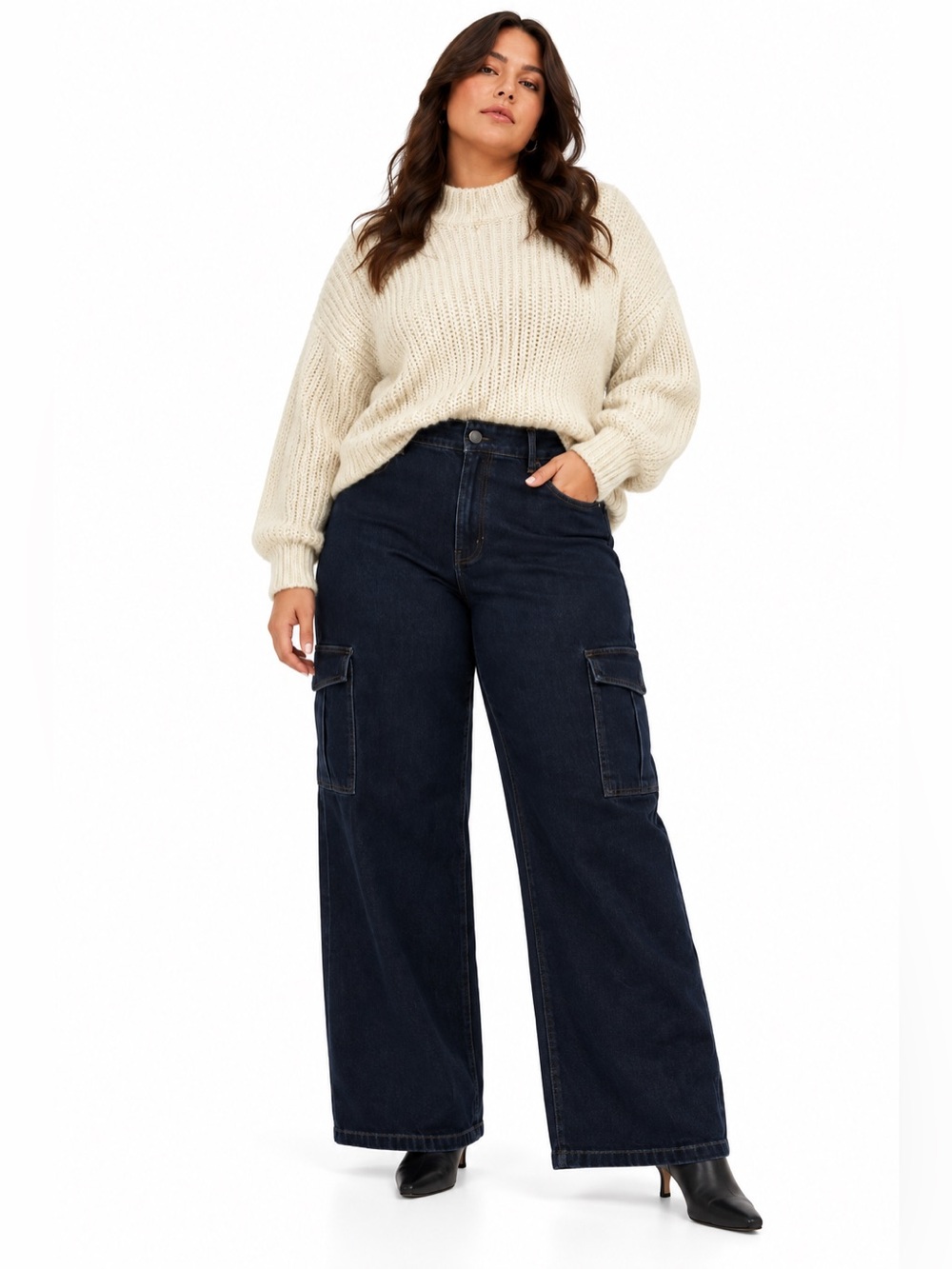 Reitmans Dark Wash Wide Leg Cargo Jeans Long 32” Inseam – Size 32 EUC